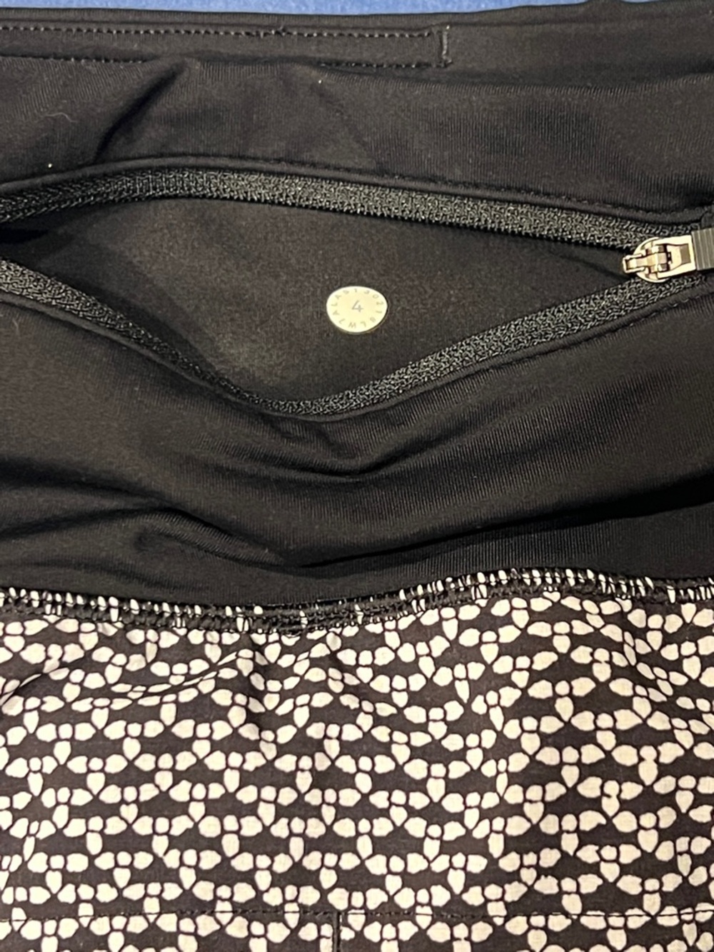 Lululemon High Rise Speed Up Shorts 2.5 inch Size 4 & Size 6 Black & White EUC - Picture 6 of 12